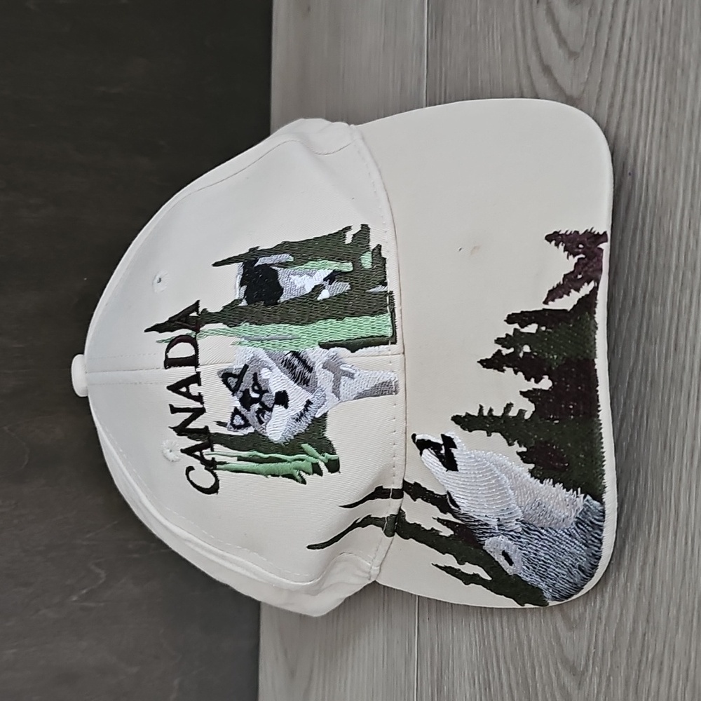 Vintage Wolf Embroidered Outdoors CANADA Baseball Cap Hat